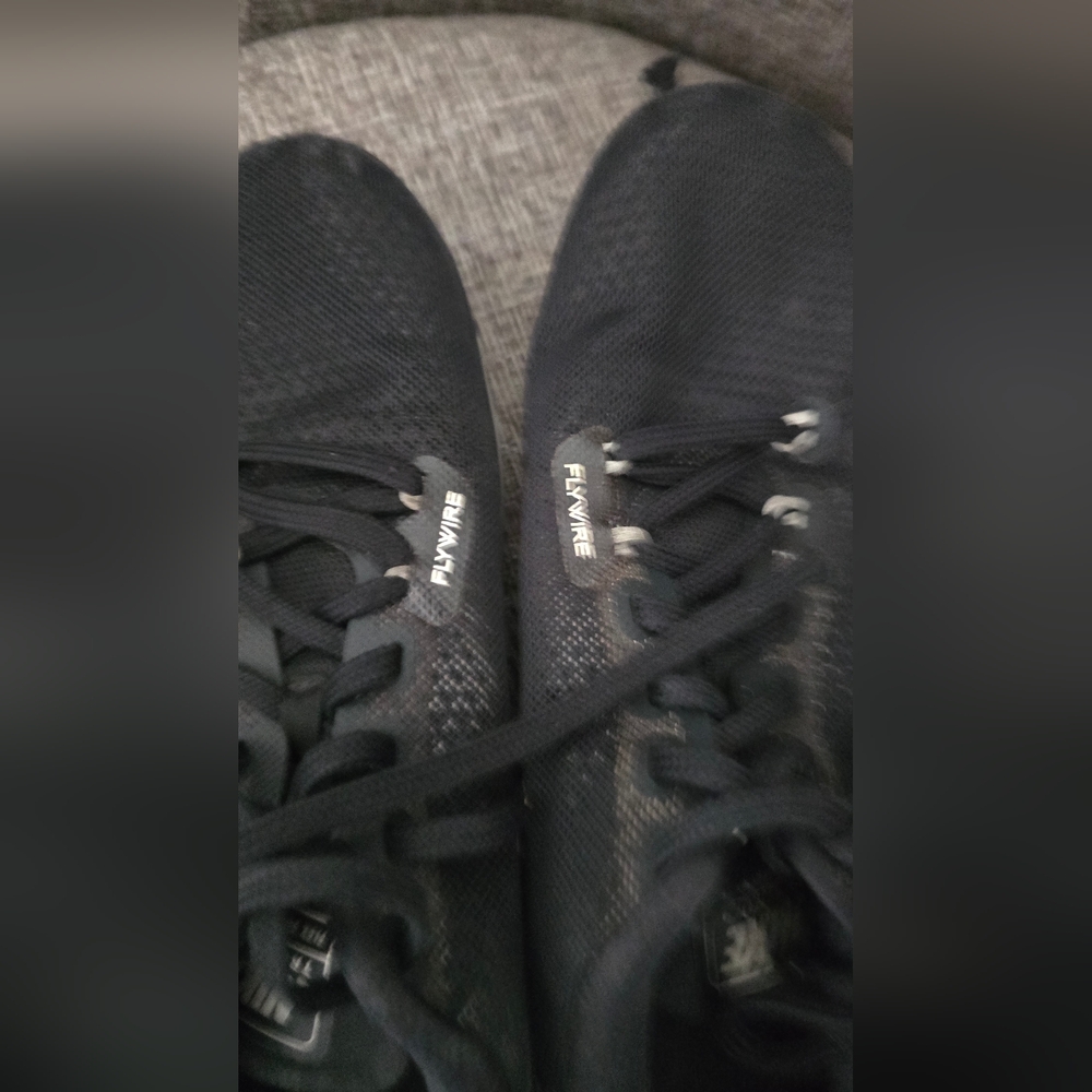 Nike Flywire Black and White Sneakers - Picture 5 of 5